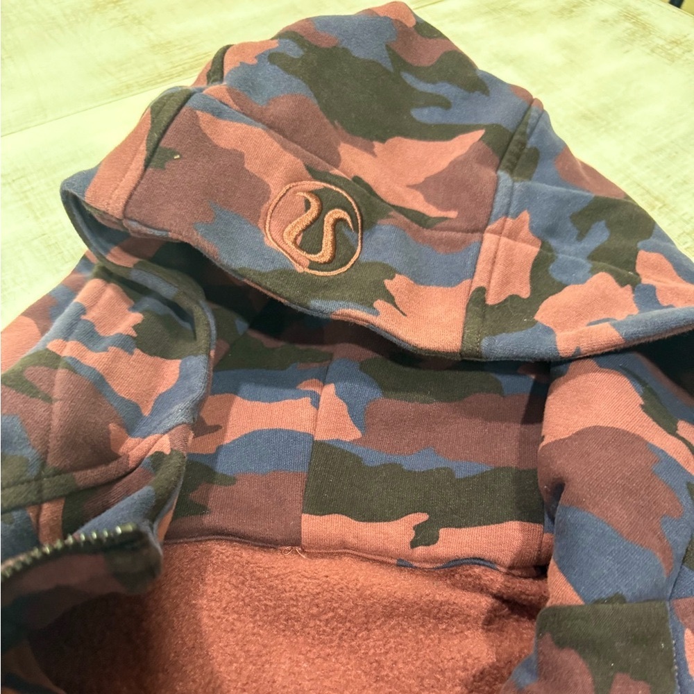 lululemon athletica Camouflage zipper Jacket w/ hood - pinks, black and blue